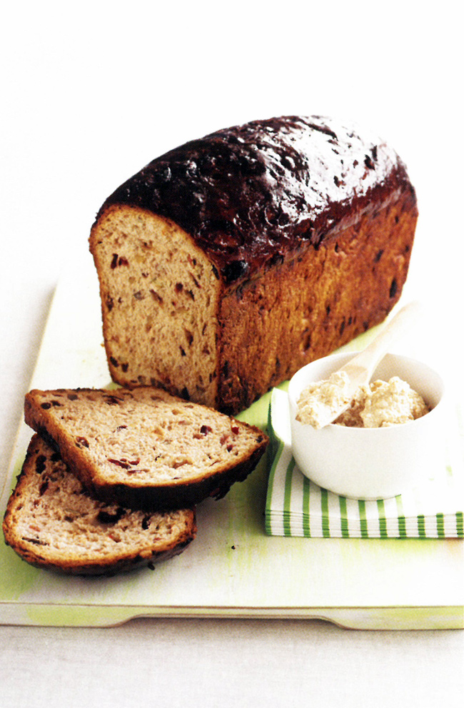 Fruit-loaf-with-ricotta,-cinnamon-and-syrup